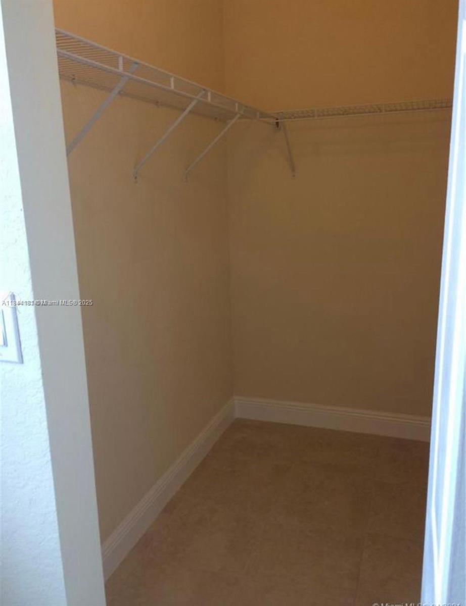 KENDALL COMMONS TOWNHOMES - Residential