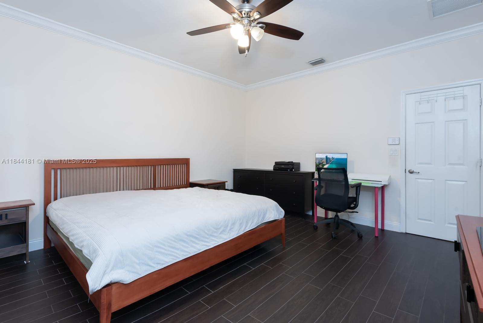 KENDALL COMMONS TOWNHOMES - Residential