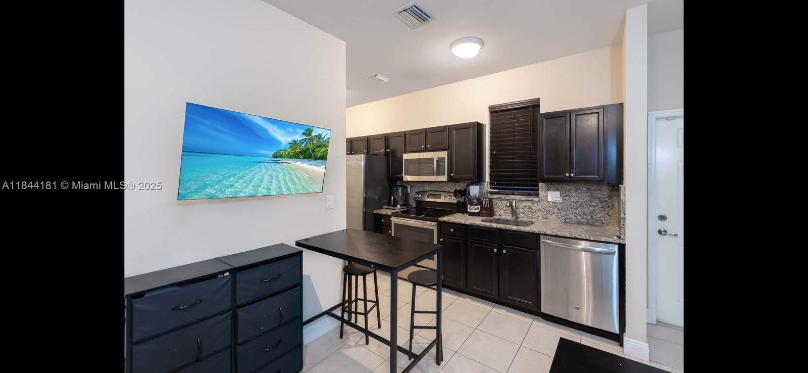 KENDALL COMMONS TOWNHOMES - Residential