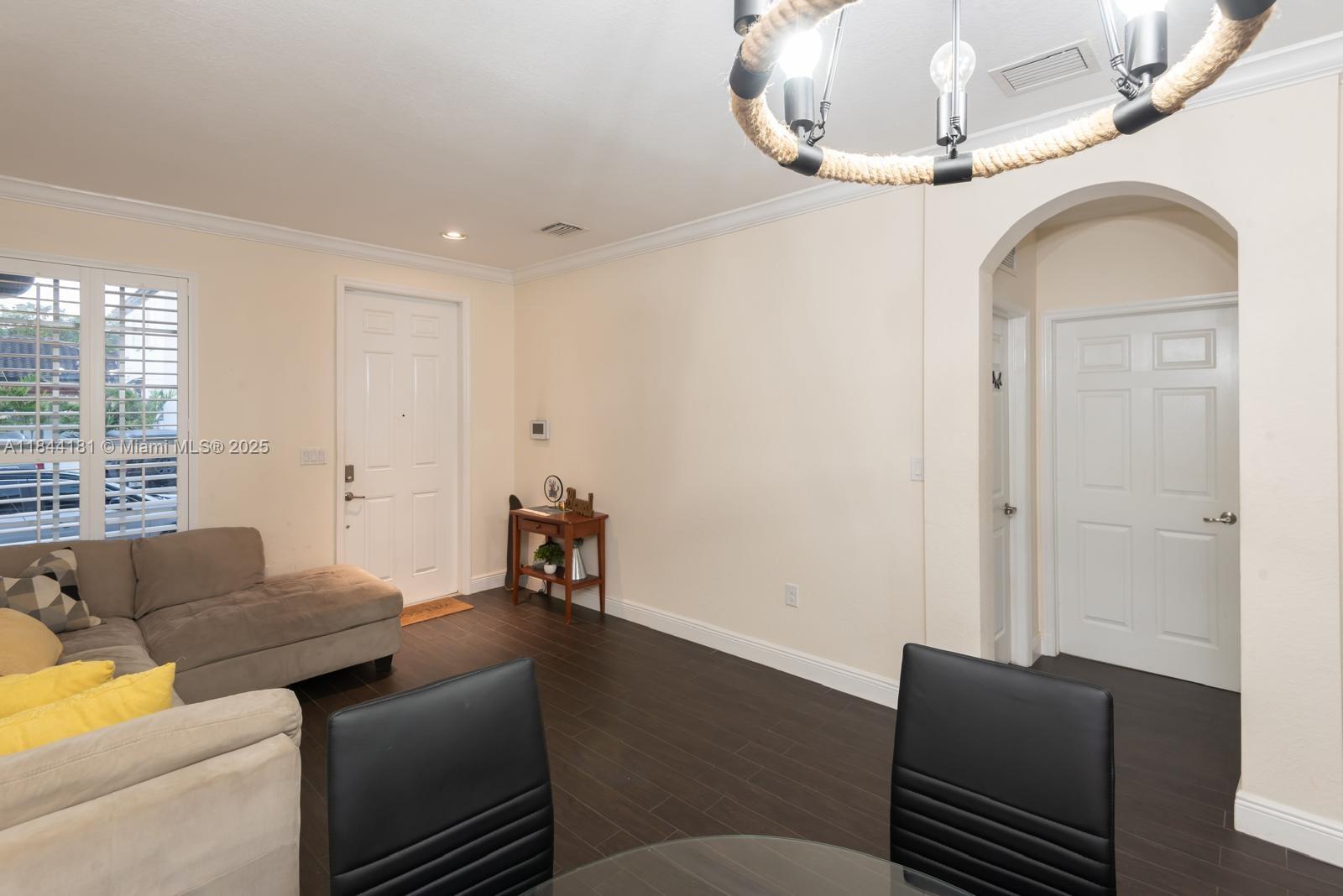 KENDALL COMMONS TOWNHOMES - Residential