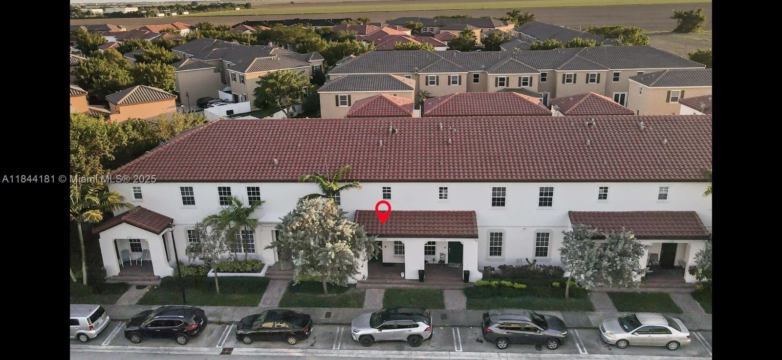 KENDALL COMMONS TOWNHOMES - Residential