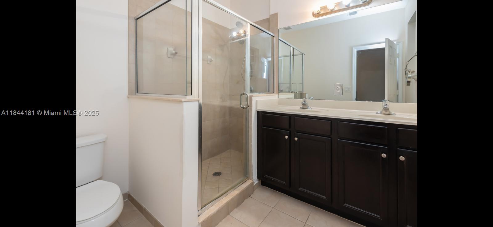 KENDALL COMMONS TOWNHOMES - Residential