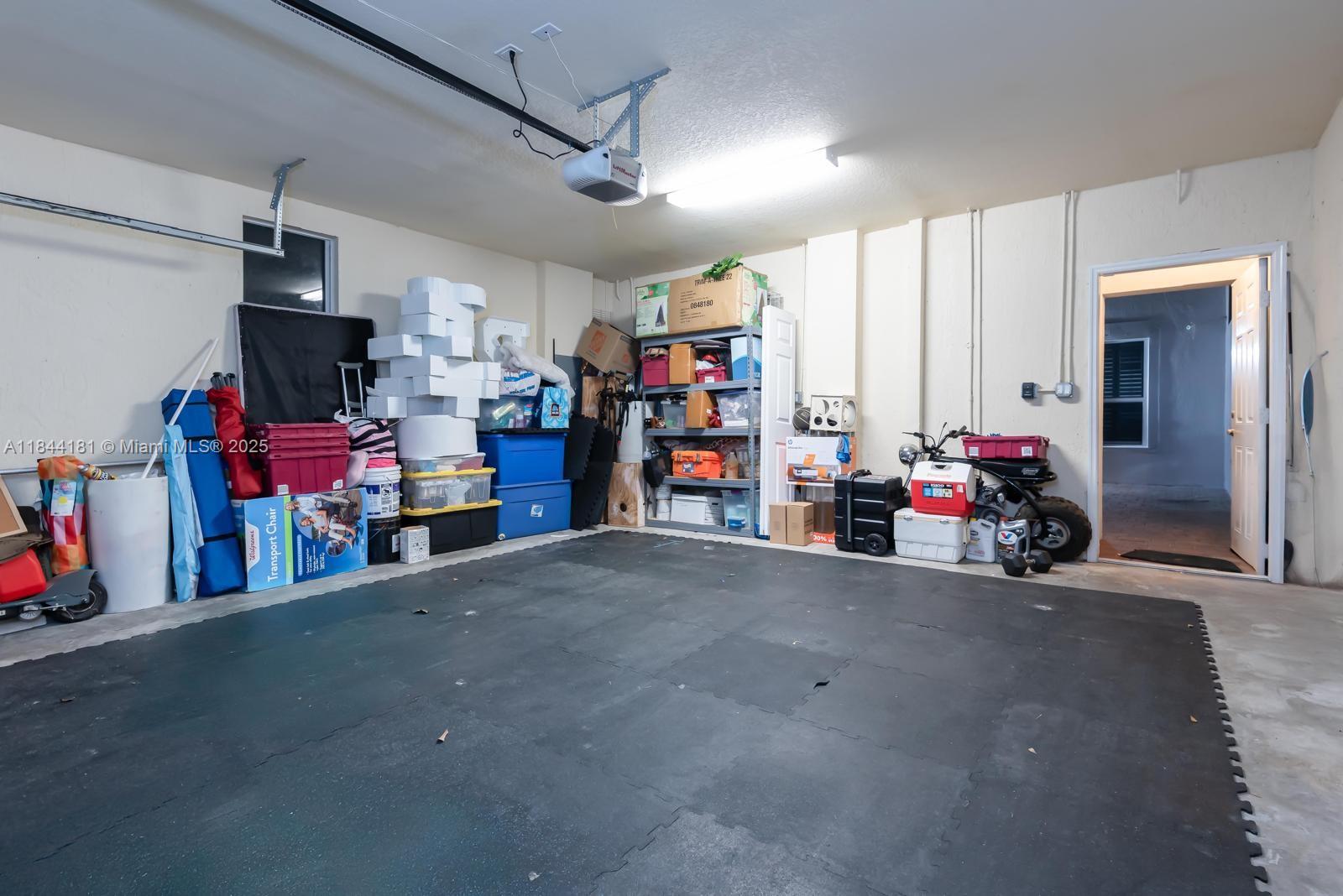 KENDALL COMMONS TOWNHOMES - Residential