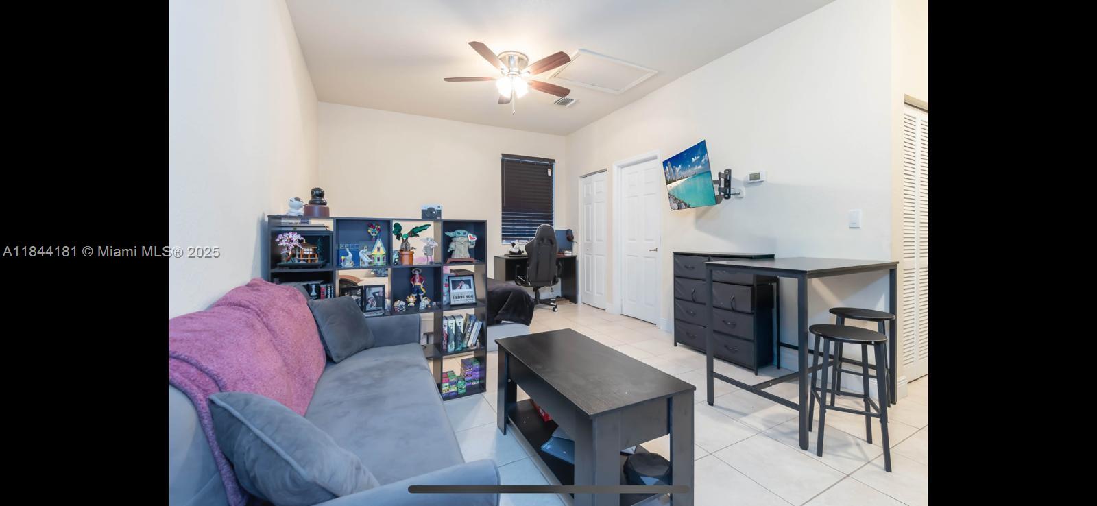 KENDALL COMMONS TOWNHOMES - Residential