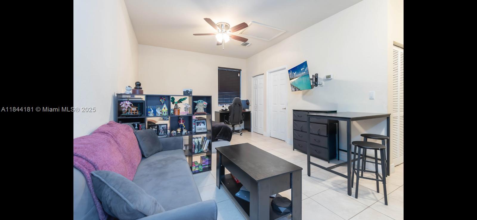 KENDALL COMMONS TOWNHOMES - Residential