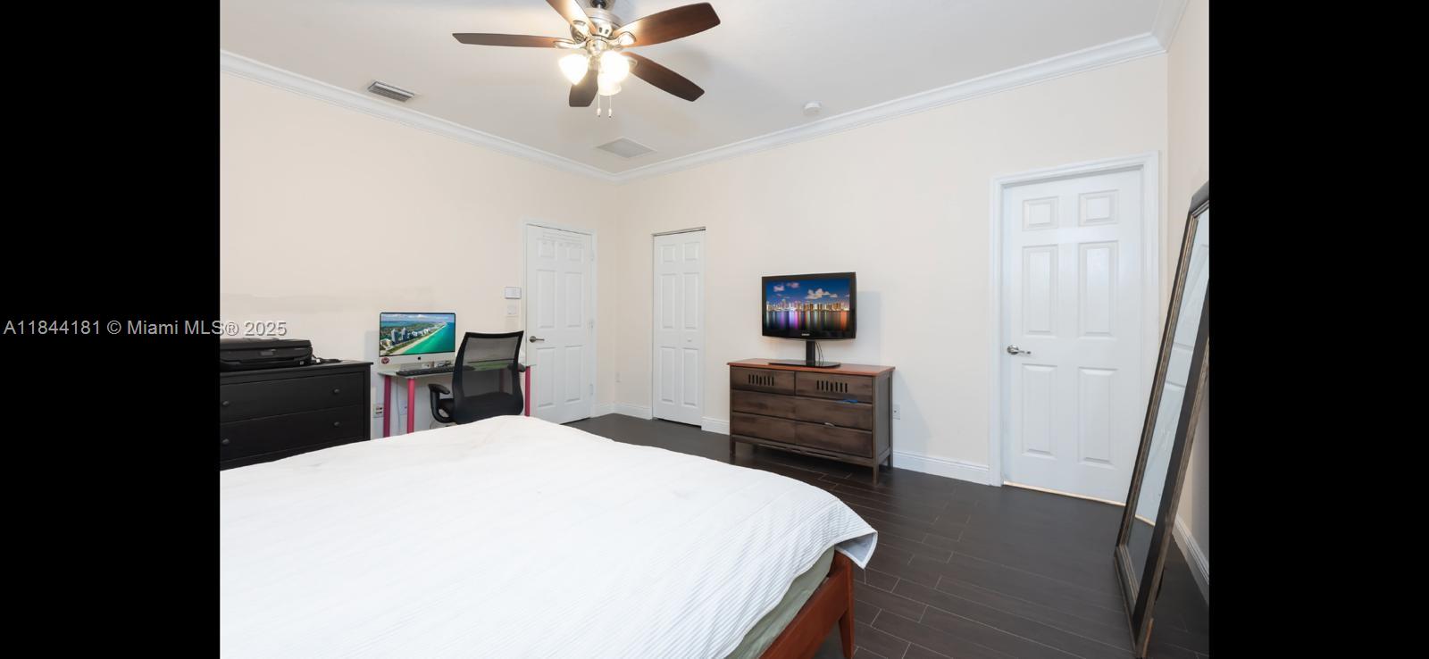 KENDALL COMMONS TOWNHOMES - Residential