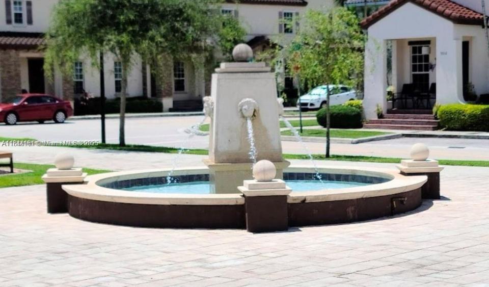 KENDALL COMMONS TOWNHOMES - Residential