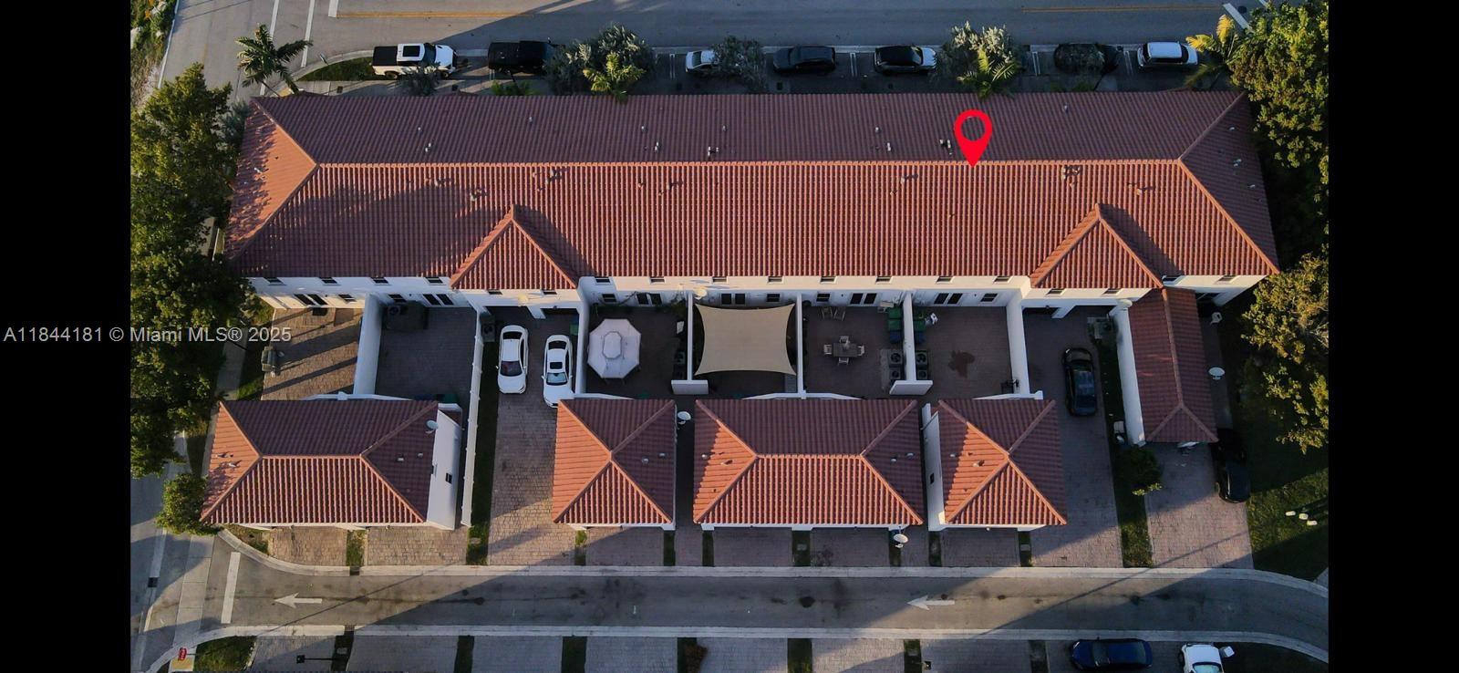 KENDALL COMMONS TOWNHOMES - Residential