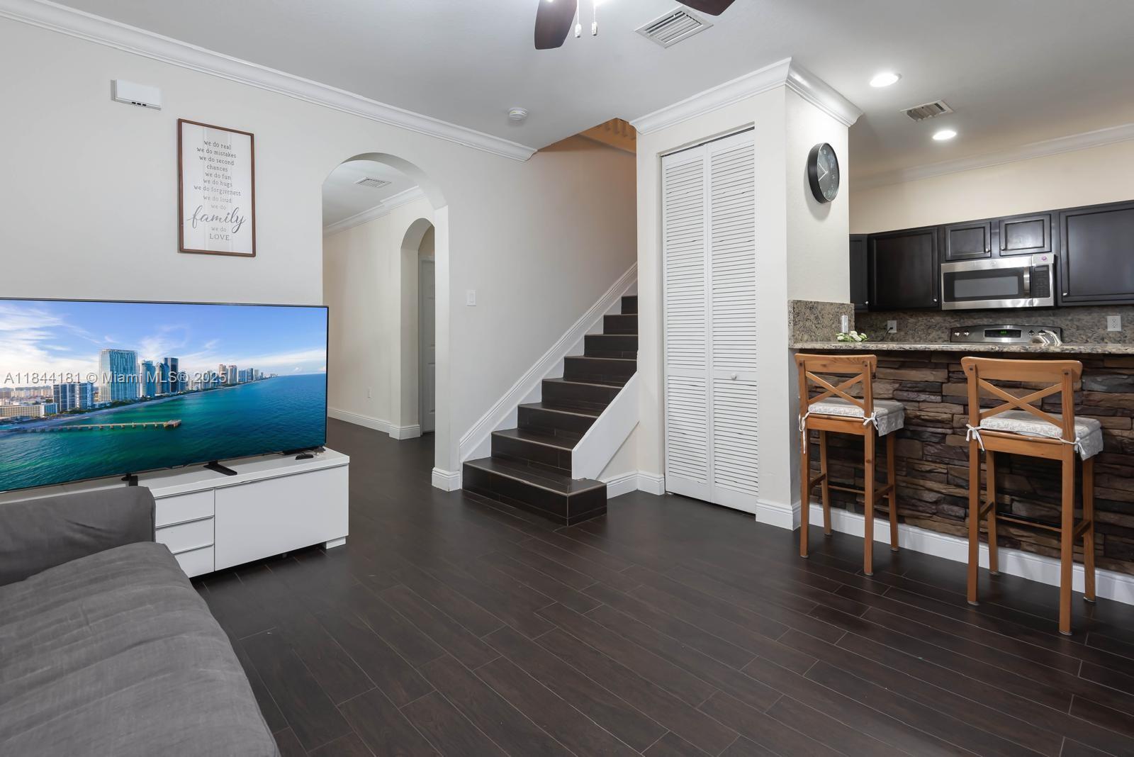 KENDALL COMMONS TOWNHOMES - Residential