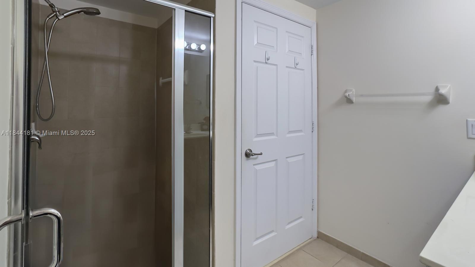 KENDALL COMMONS TOWNHOMES - Residential