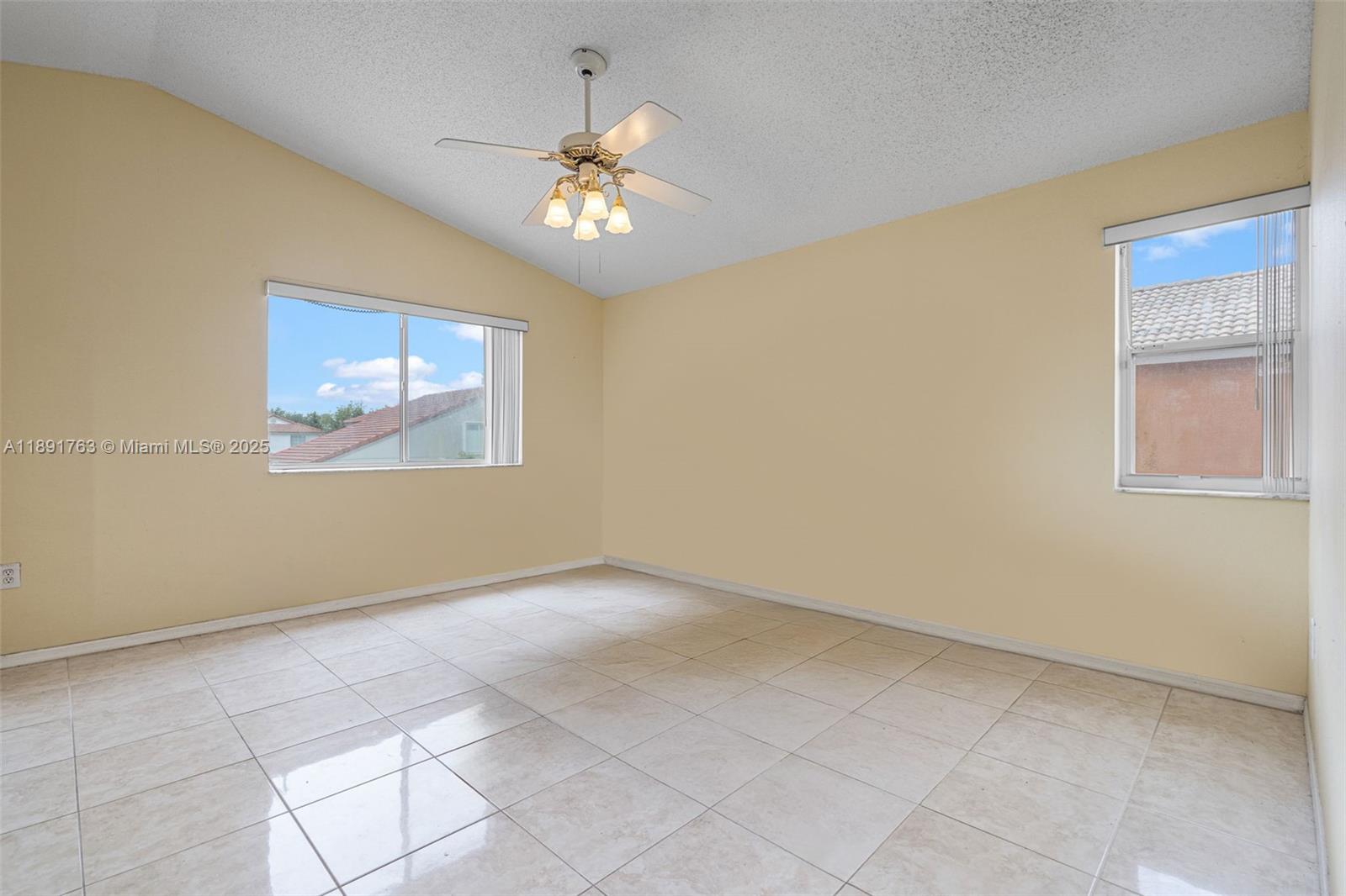 LAGO MAR SOUTH - Residential