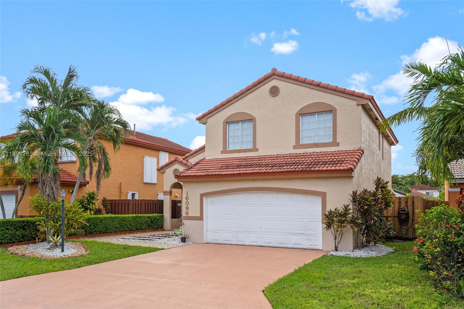 LAGO MAR SOUTH - Residential