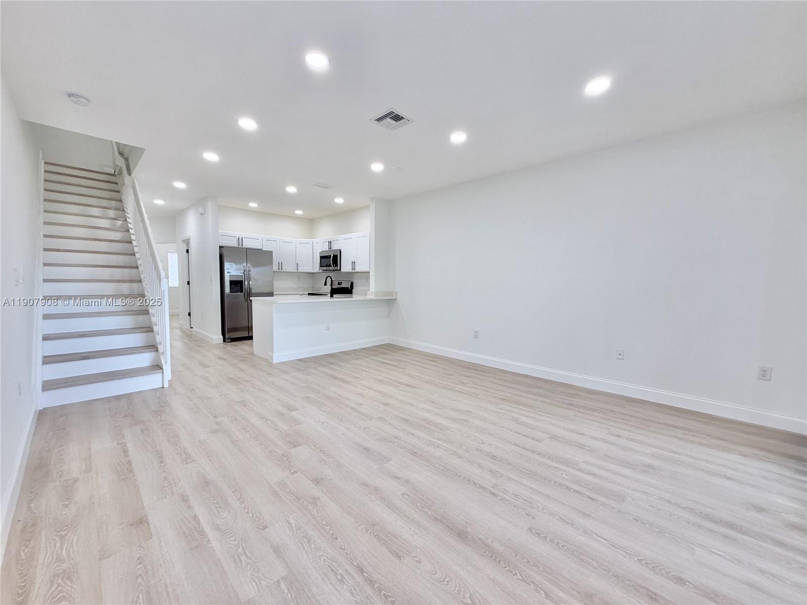 WOODLANDS COUNTRY CLUB - Residential