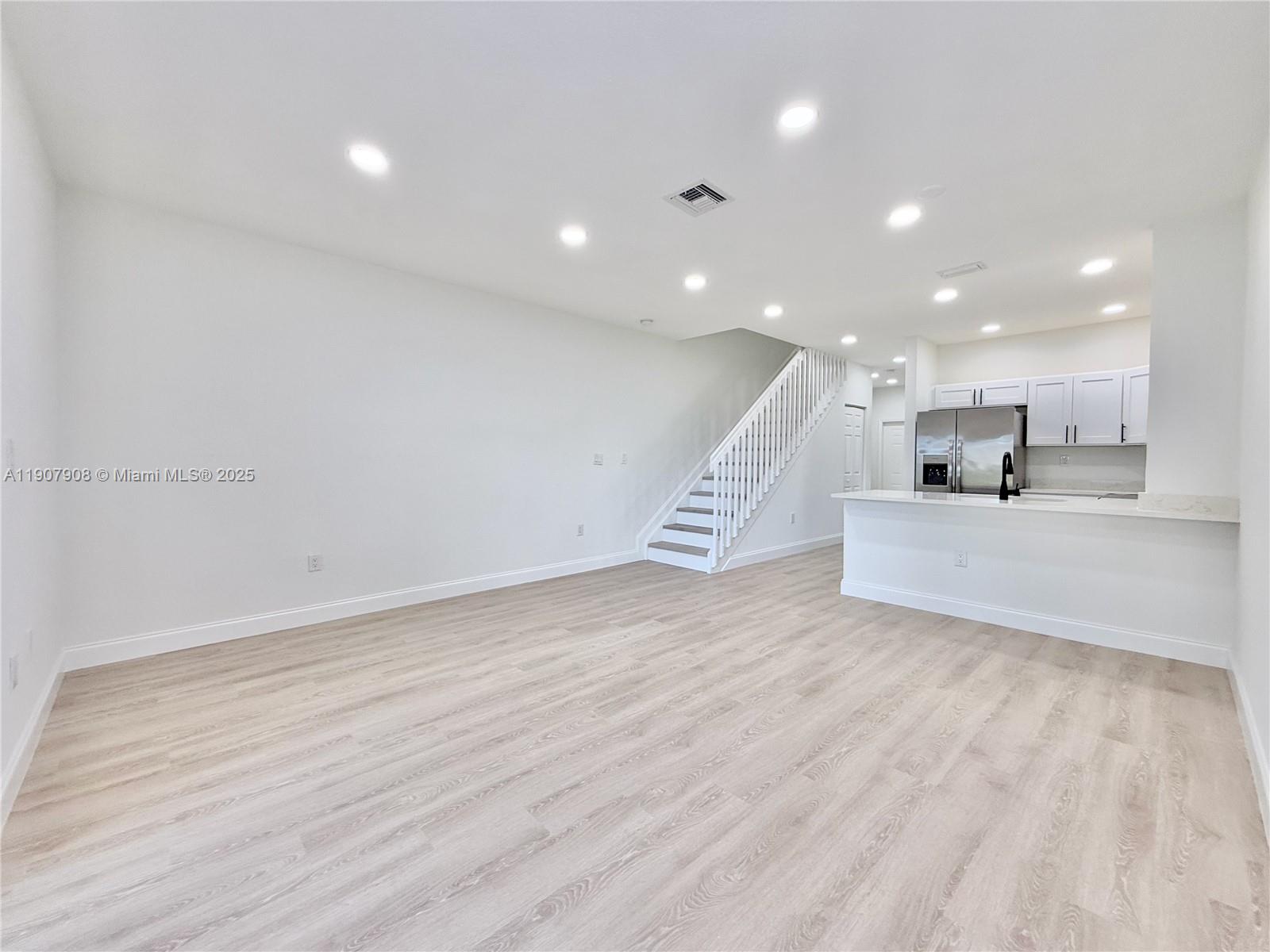 WOODLANDS COUNTRY CLUB - Residential