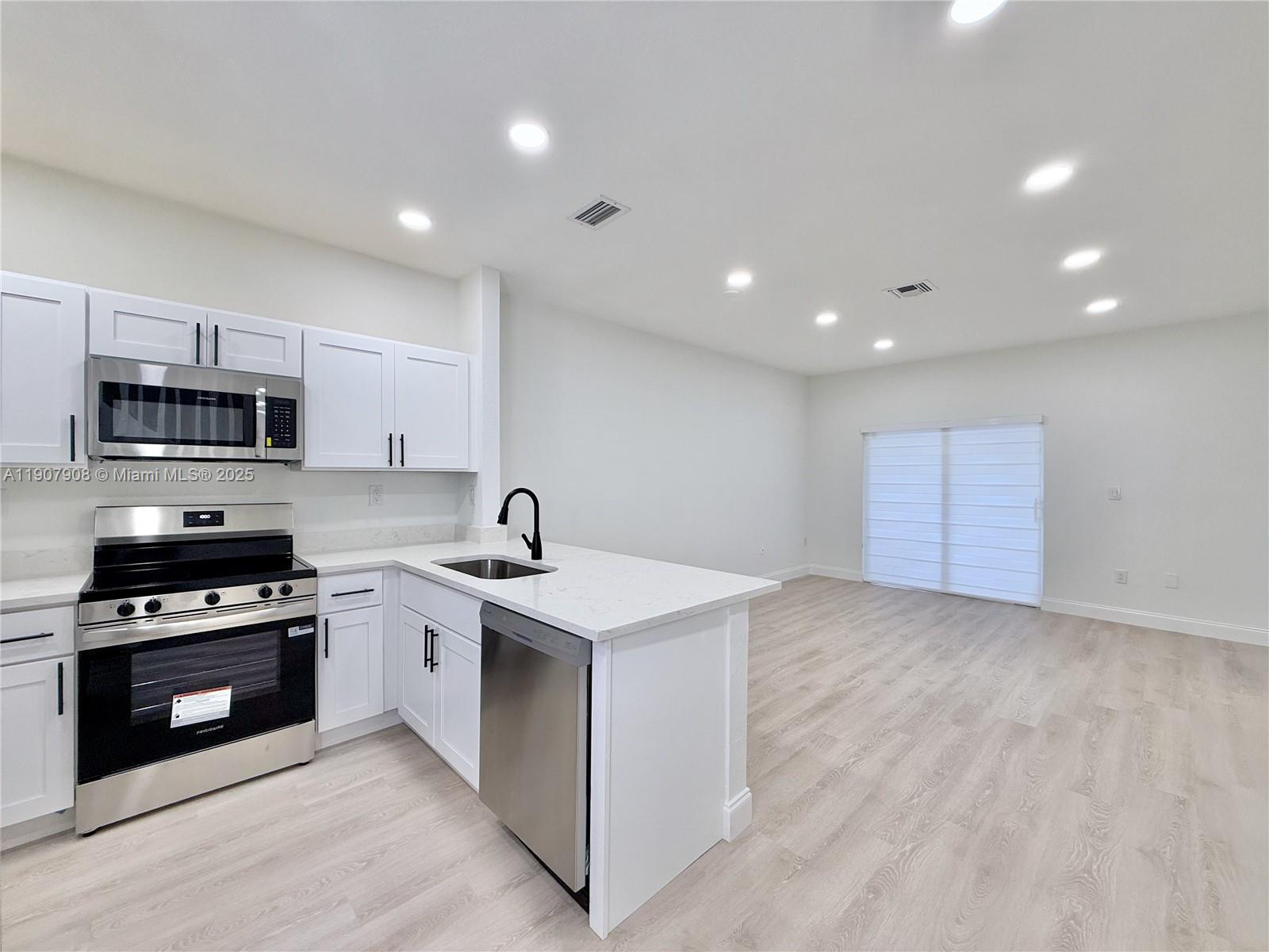 WOODLANDS COUNTRY CLUB - Residential