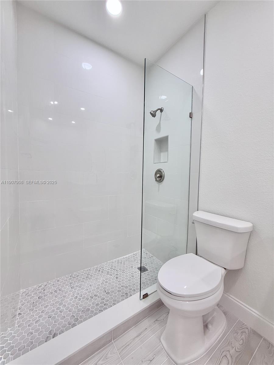 WOODLAND VILLAS - Residential