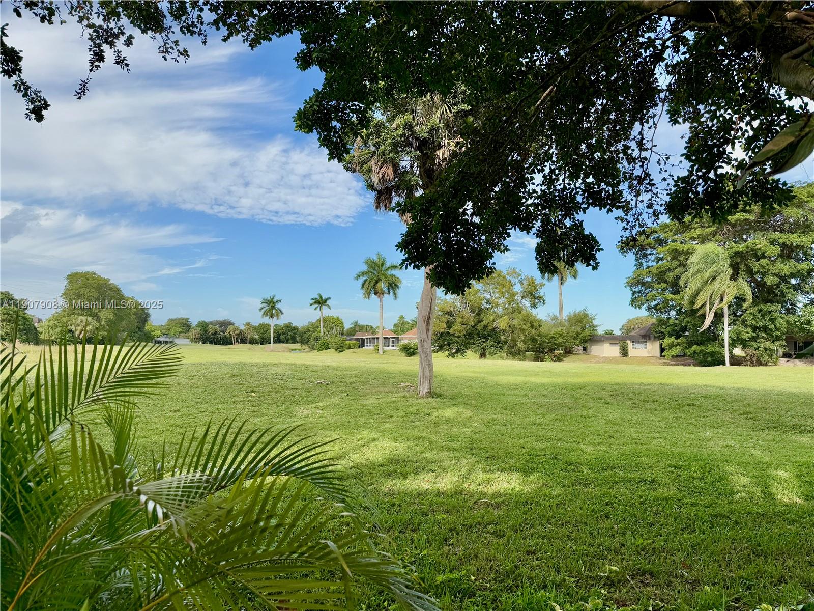 WOODLANDS COUNTRY CLUB - Residential