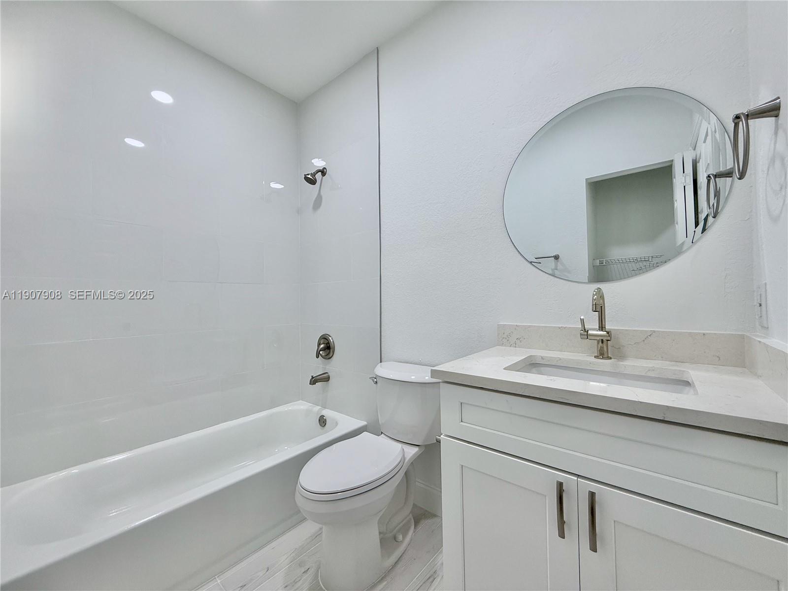 WOODLAND VILLAS - Residential