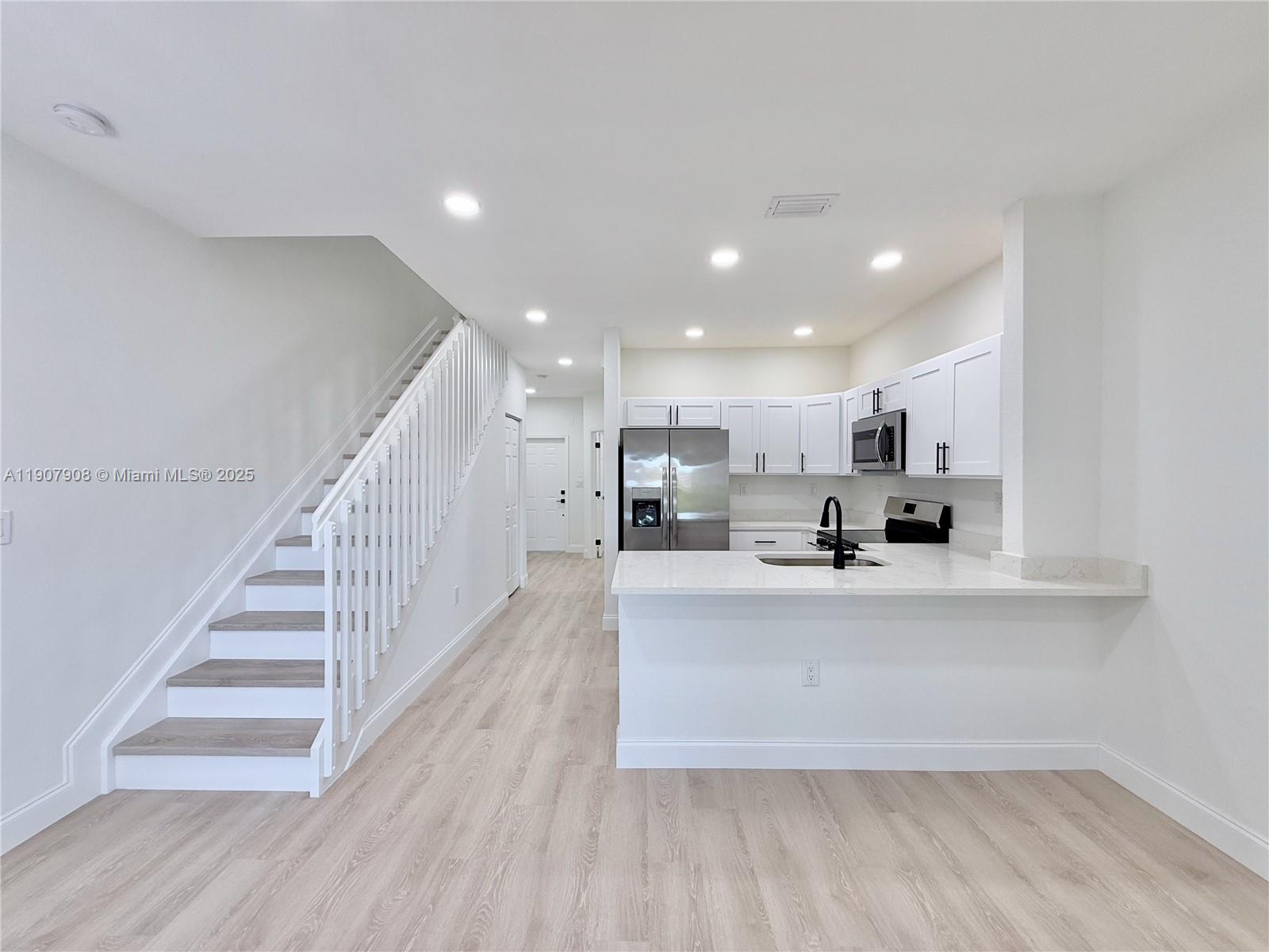 WOODLANDS COUNTRY CLUB - Residential