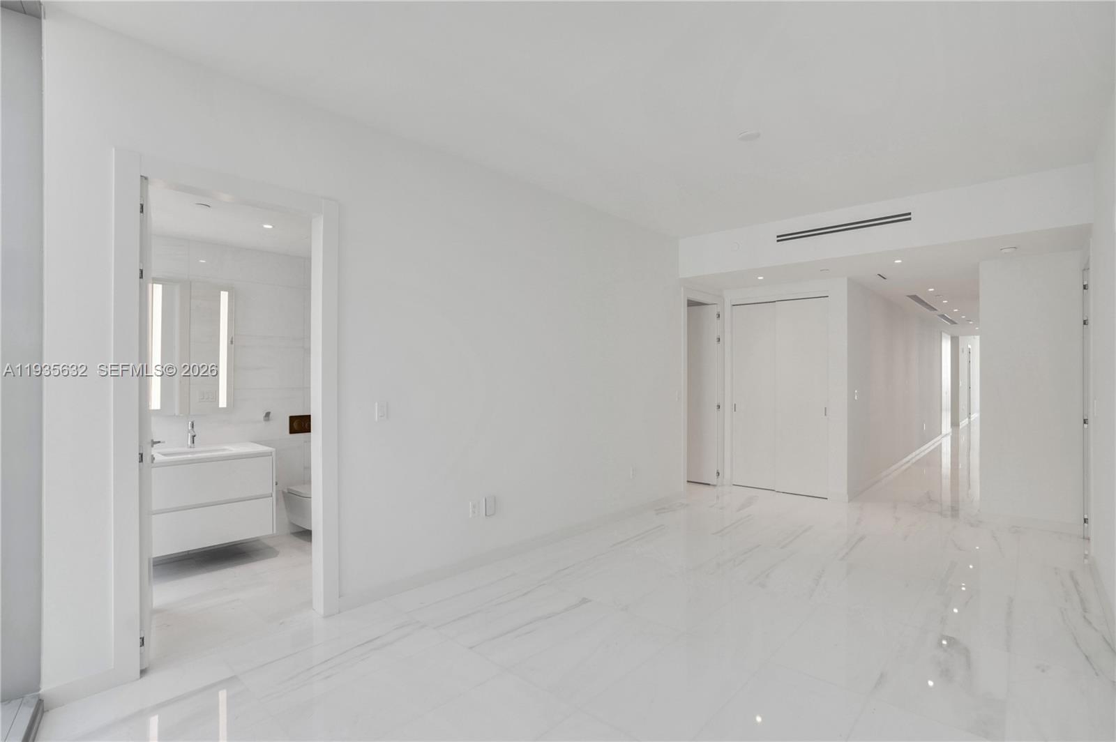 ASTON MARTIN RESIDENCES - Residential