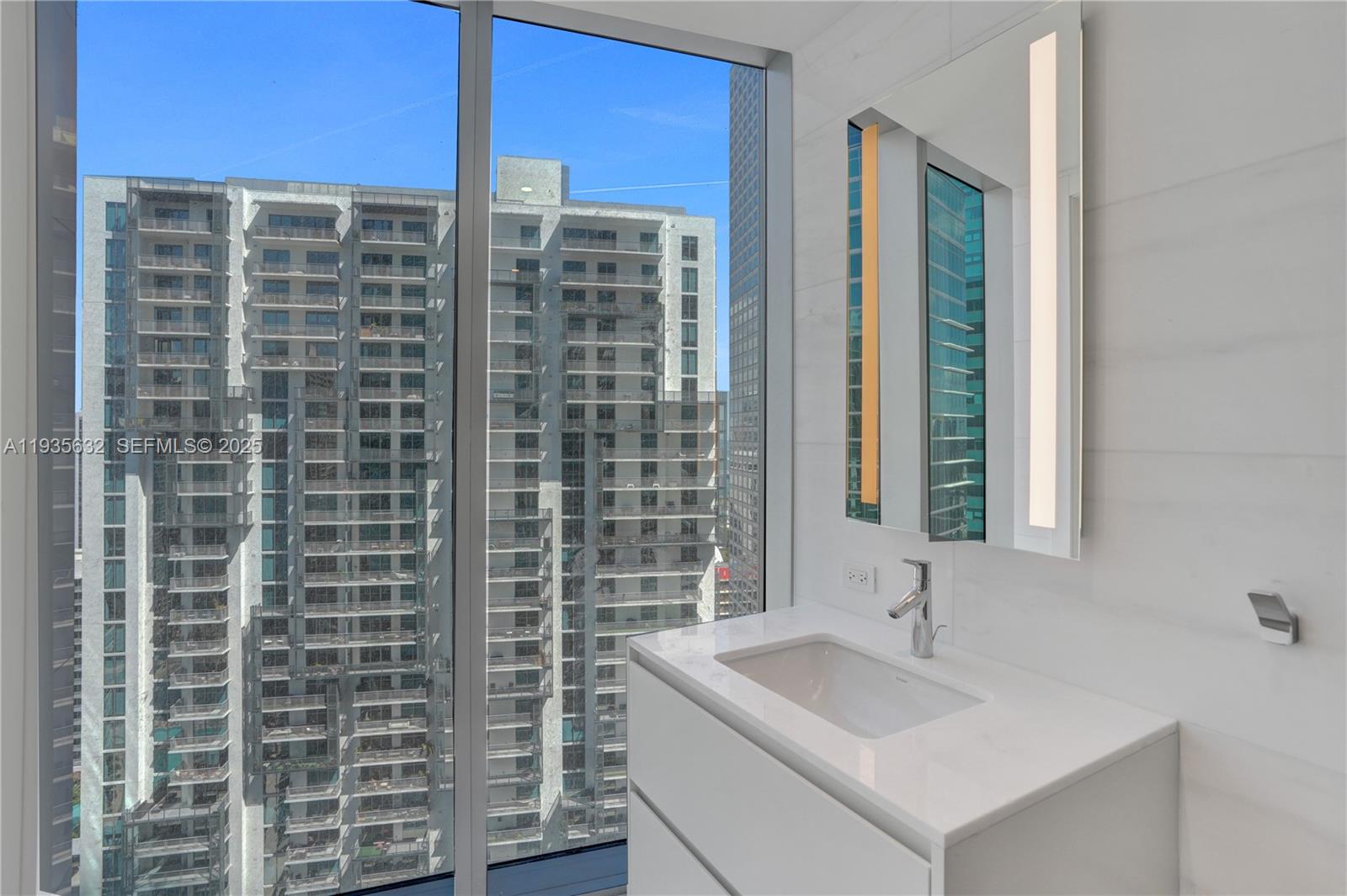 ASTON MARTIN RESIDENCES - Residential