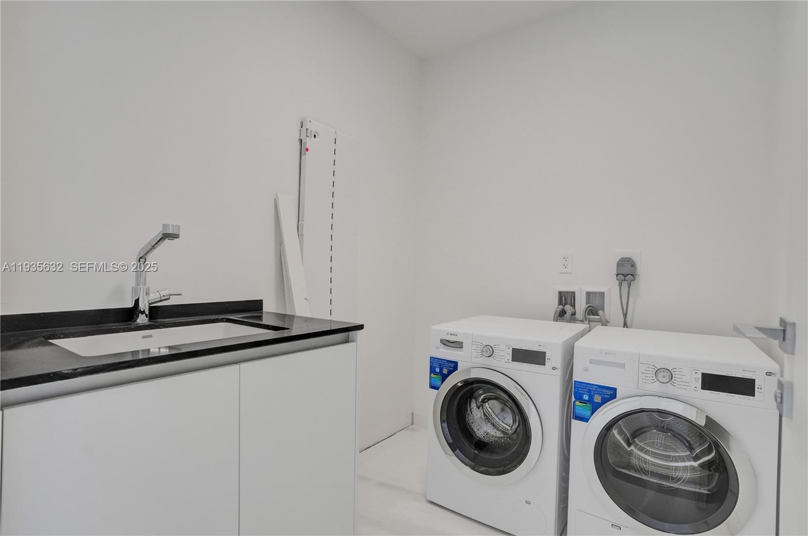 ASTON MARTIN RESIDENCES - Residential