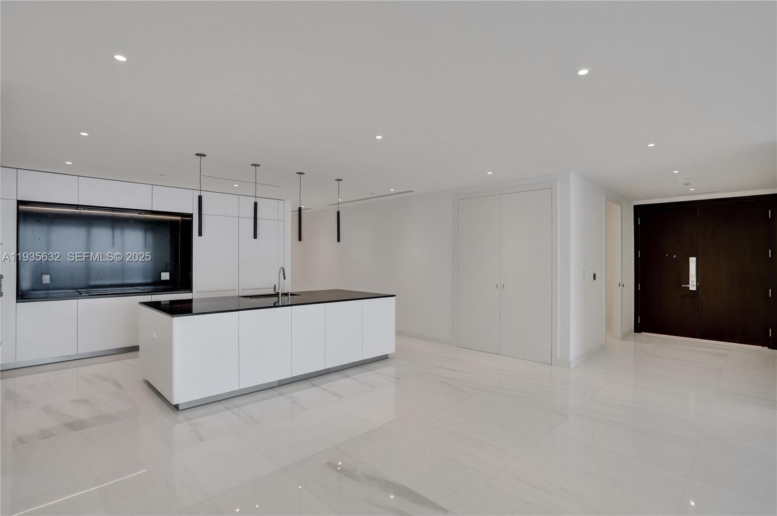 ASTON MARTIN RESIDENCES - Residential