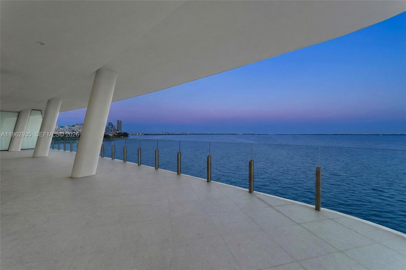 5 Grove Isle Dr. M401