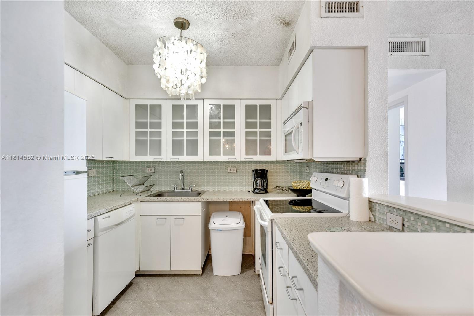 FLAMINGO TOWER - Residential Lease