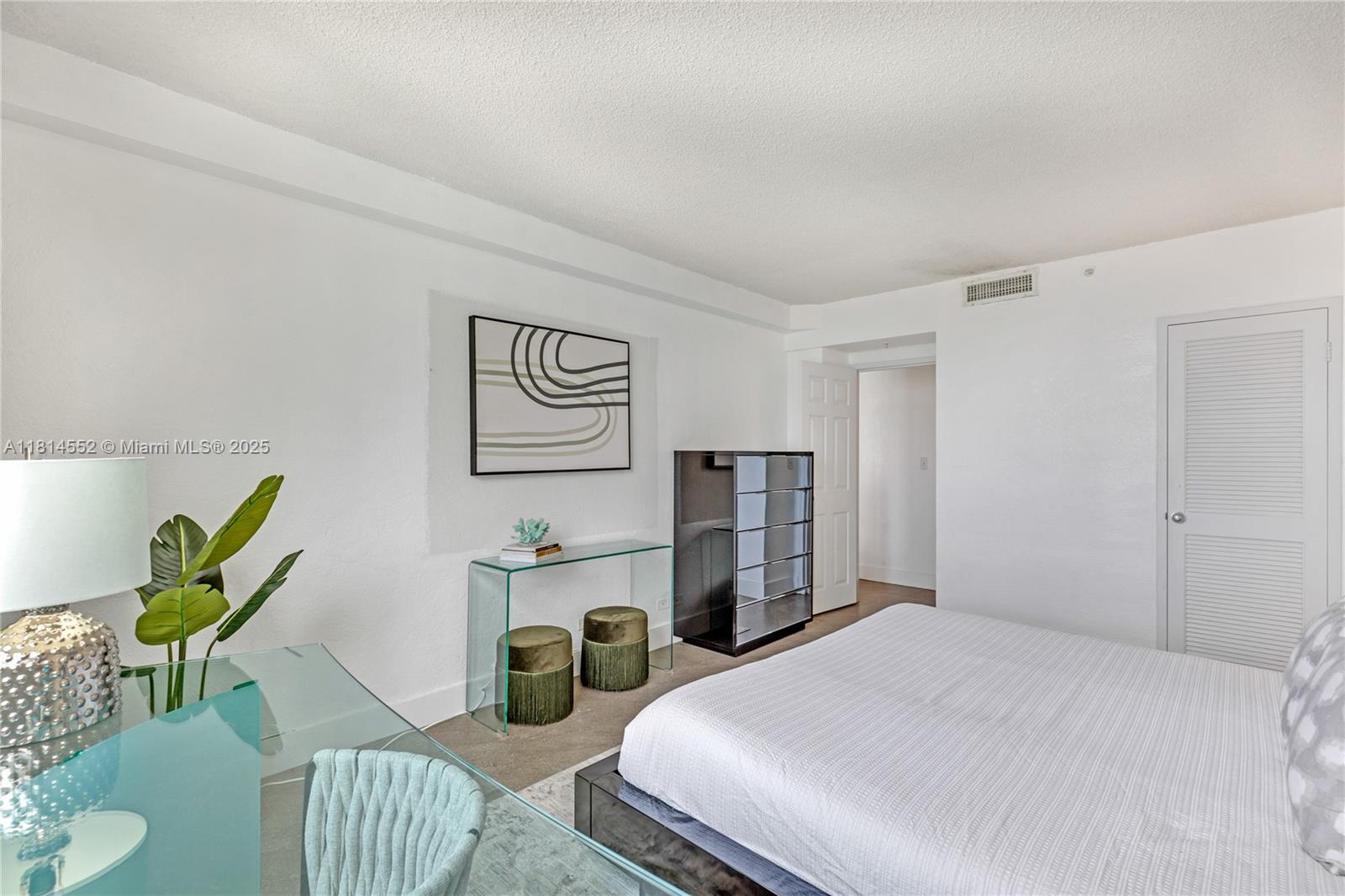 FLAMINGO TOWER - Residential Lease