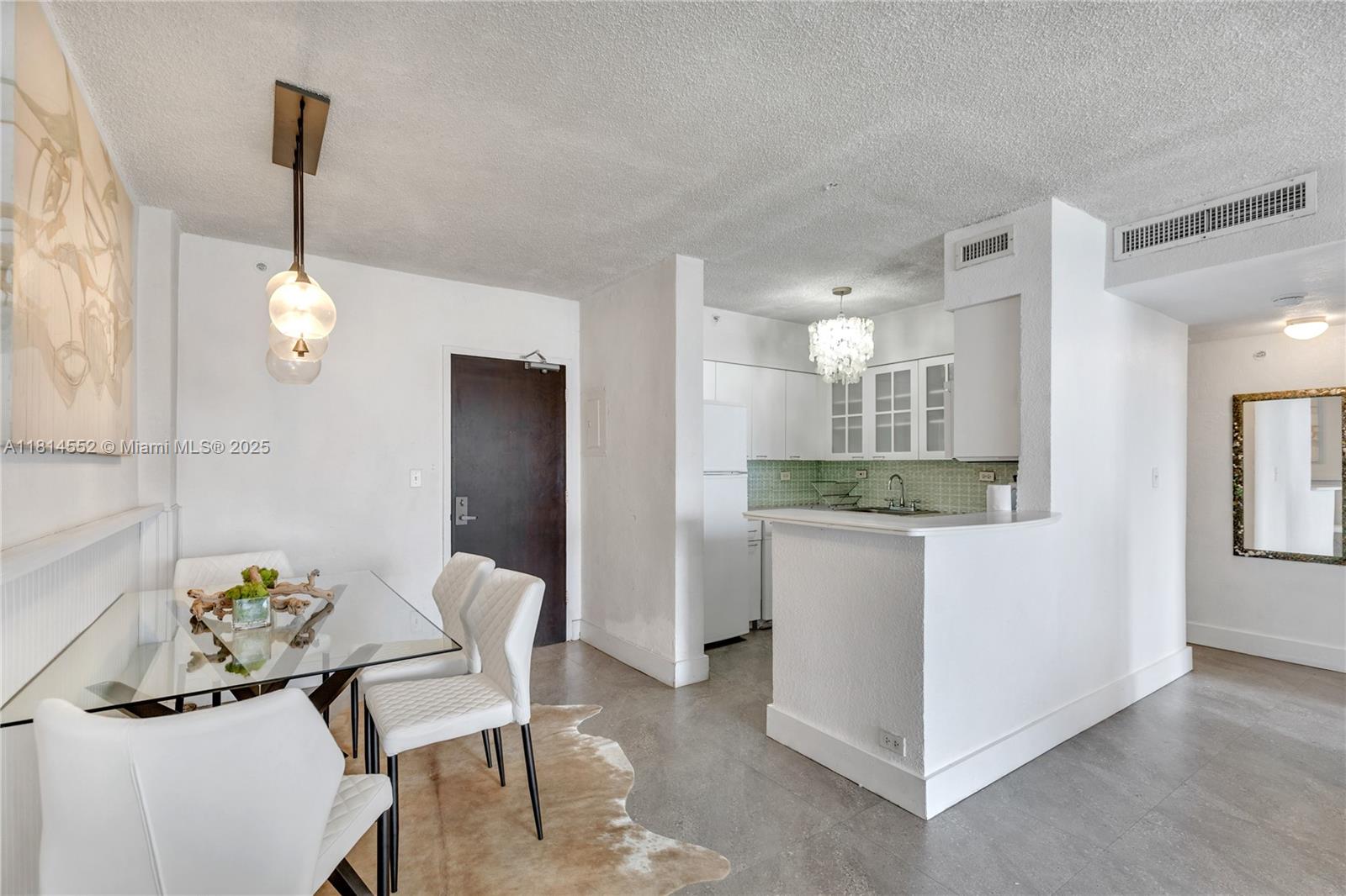 FLAMINGO TOWER - Residential Lease
