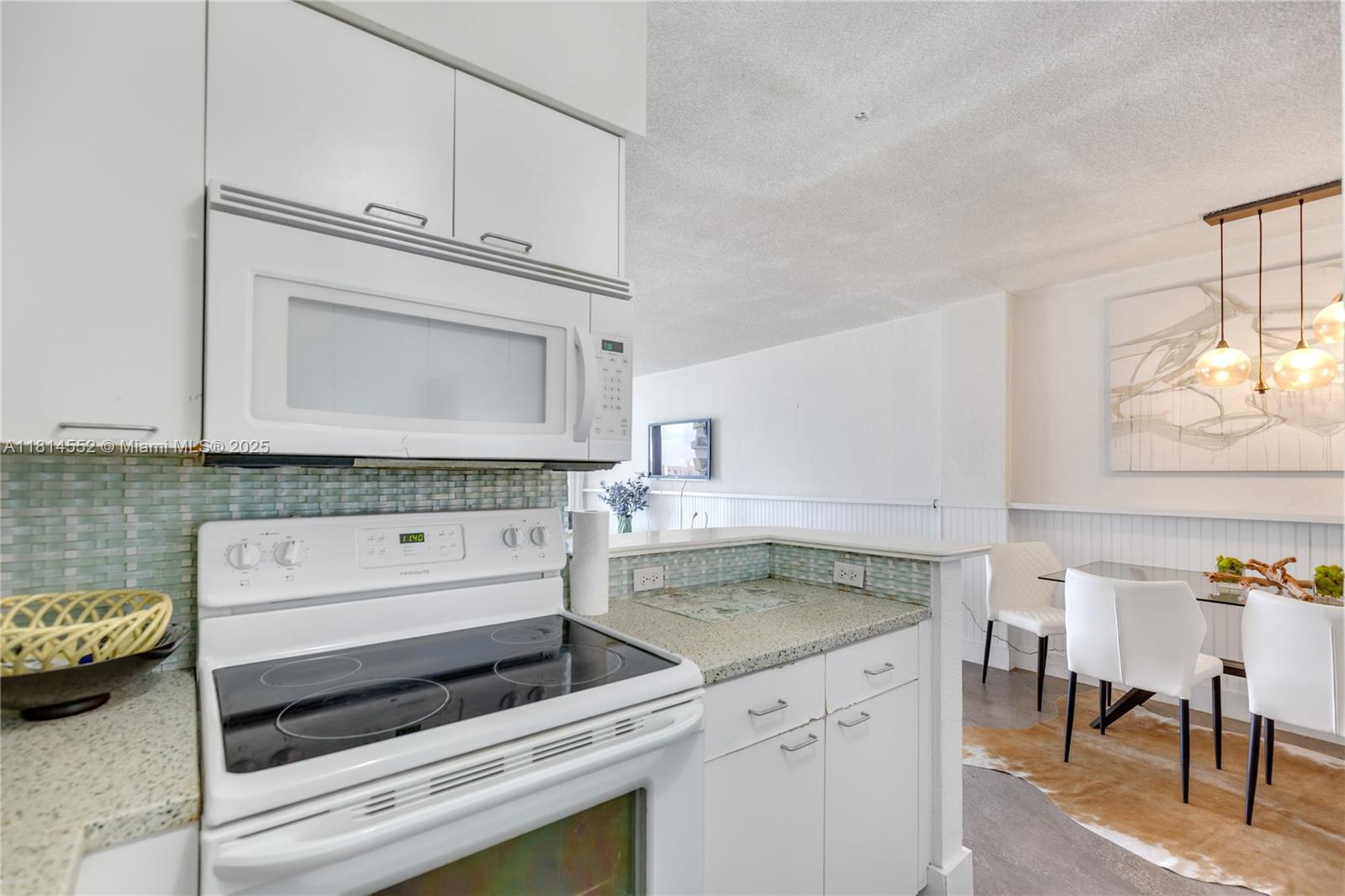 FLAMINGO TOWER - Residential Lease