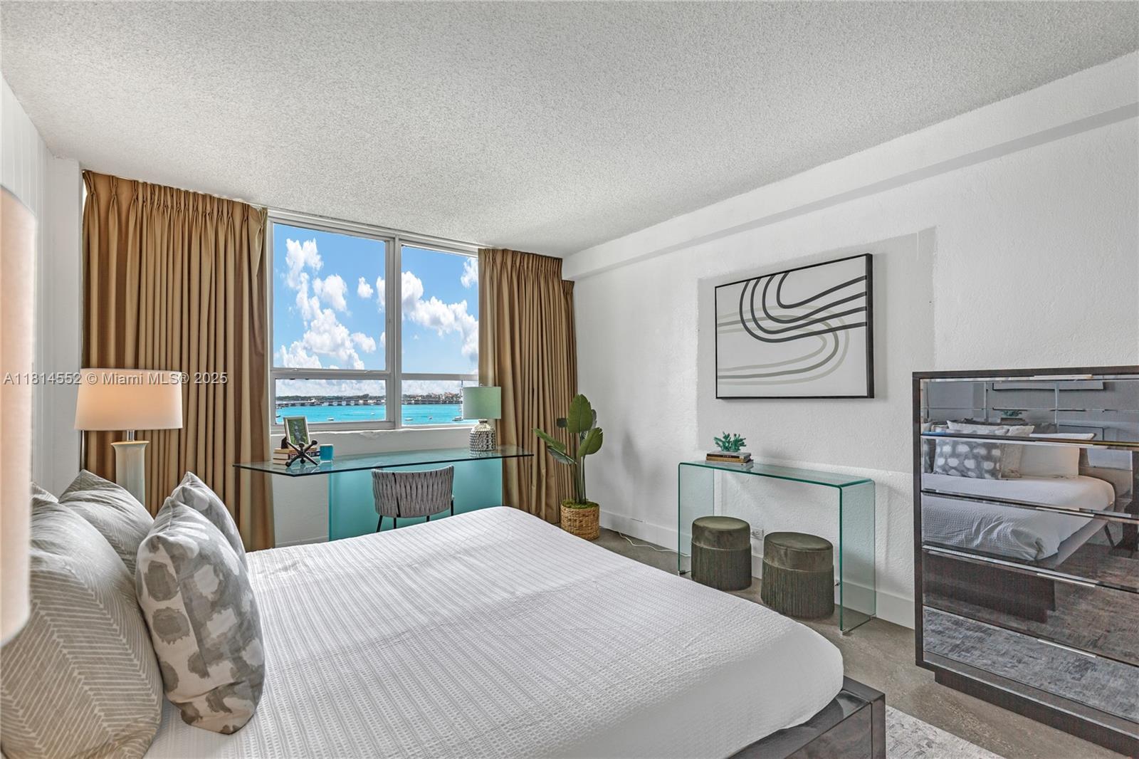 FLAMINGO TOWER - Residential Lease