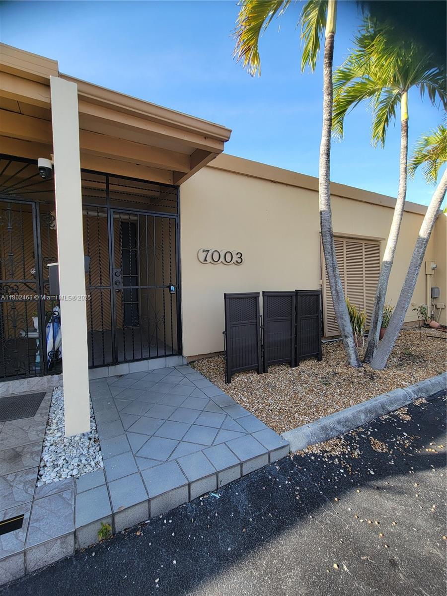 7003 Crown Gate Ct, Miami Lakes, Miami-Dade County, Florida - 3 Bedrooms  
2 Bathrooms - 