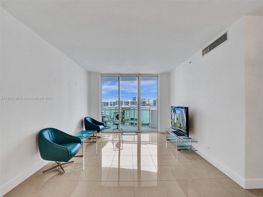 Photo of Hollywood, FL 33019 (MLS # A11504126)