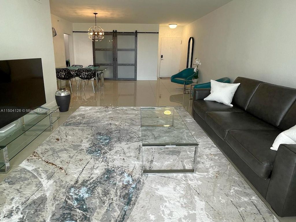 Photo of Hollywood, FL 33019 (MLS # A11504126)