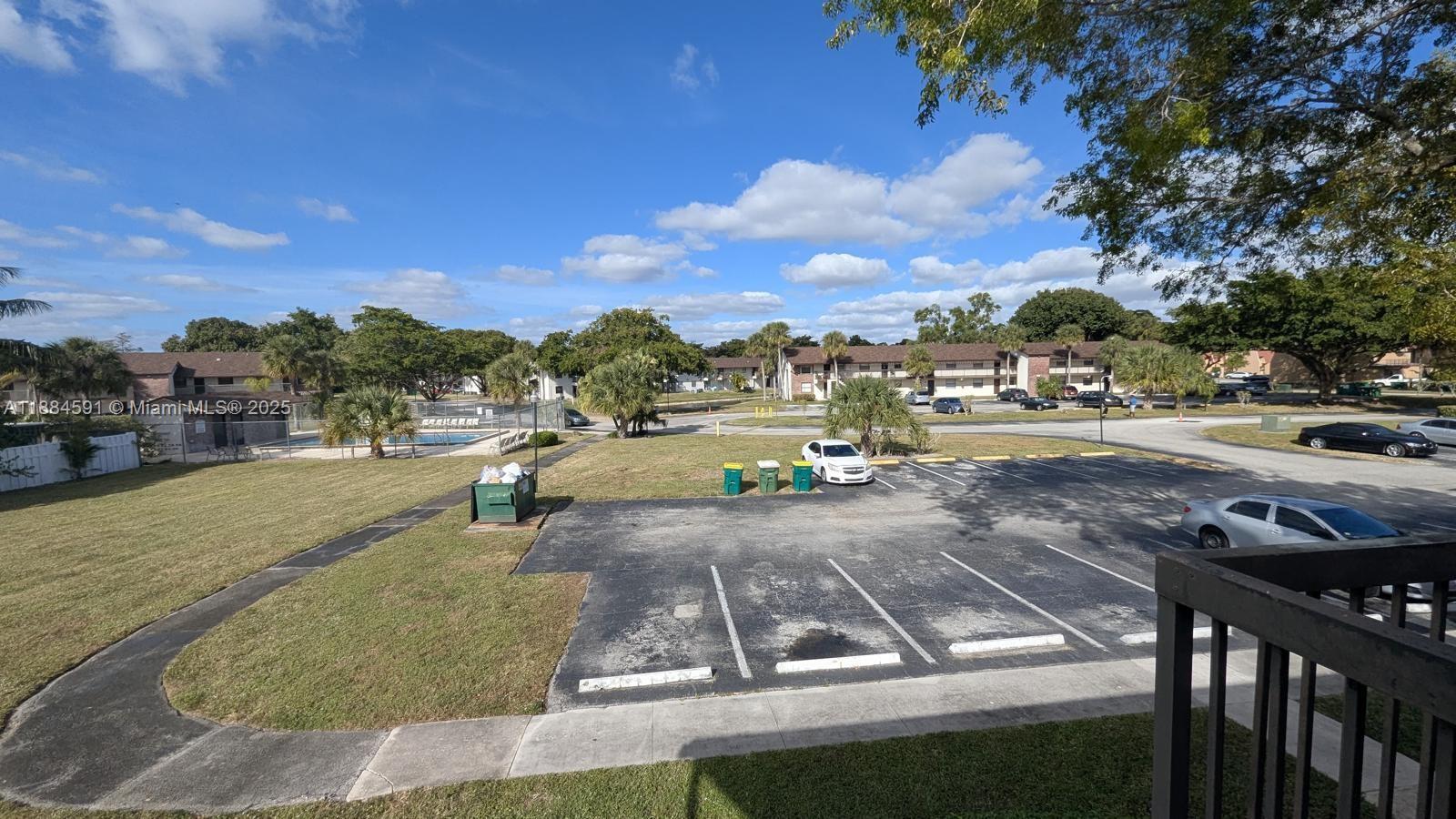 SHAKER WOODS VILLAGE - Residential