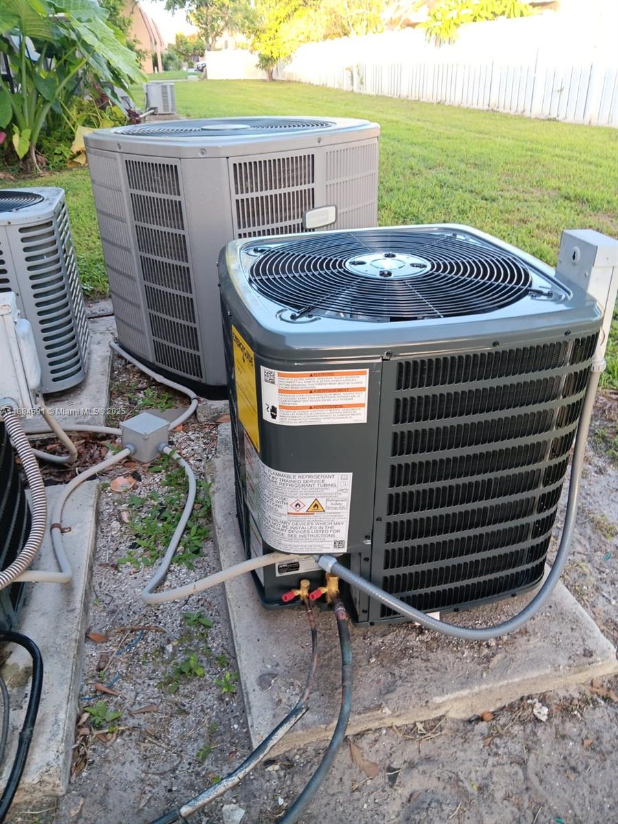 SHAKER WOODS VILLAGE - Residential
