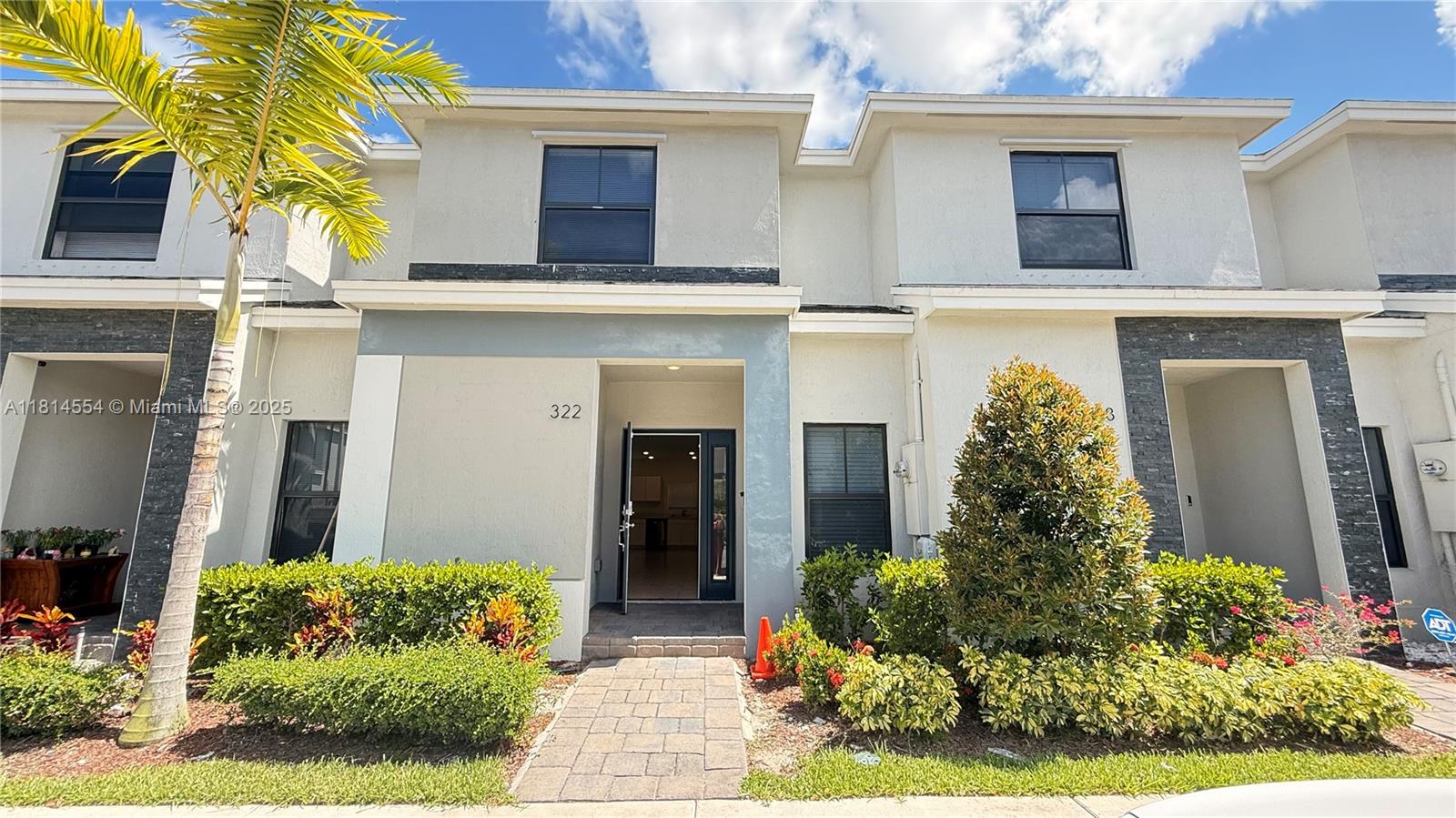 3-bedroom, 3-bath townhouse built on 2023 with 1,370 sq ft of modern living space located in the desirable Sebastian Isles community in Florida City. Just minutes from Florida’s Turnpike, US-1, Everglades National Park, Florida Keys Outlet Mall, farmers markets, and top dining spots. Enjoy a prime location with easy access to the Florida Keys. ç Homes like this sell quickly—contact us today