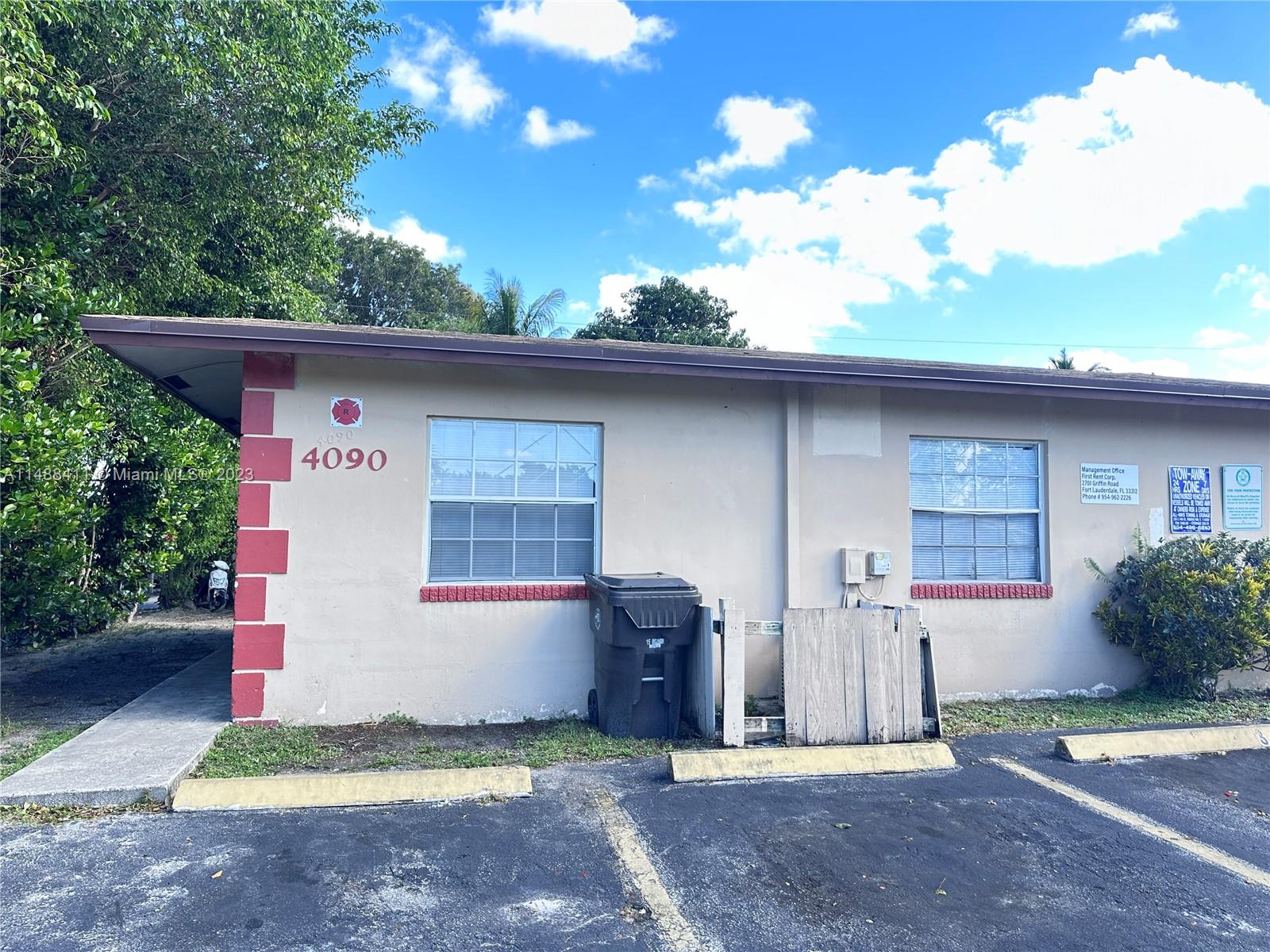 Large spacious duplex 1 bedroom 1 bathroom apartment. tile through out. central ac, water included, one parking space, located on the first floor, water landscaping and garbage included on the rent. Pets allow less than 20 pounds, $300 non refundable pet fee. Unit is located beside laundromat. Tenants must provide proof 3 times rent, background check by the owner. No eviction. Fast approval, no association. Easy to show, vacant, on lockbox.