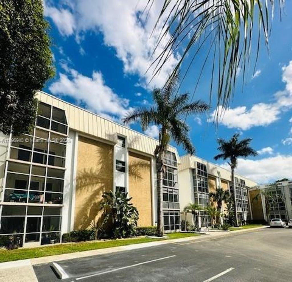 Photo of 3000 NE 16th Ave #408, Oakland Park, FL 33334 (MLS # A11896940)