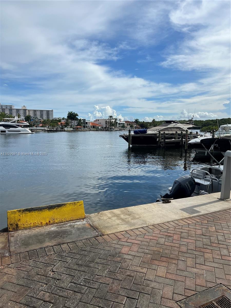 400 Sunny Isles Blvd Dd 211