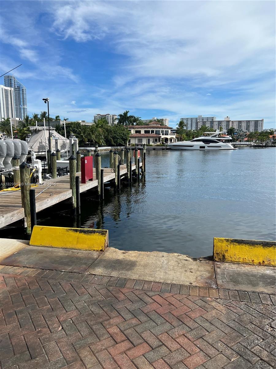 400 Sunny Isles Blvd Dd 211