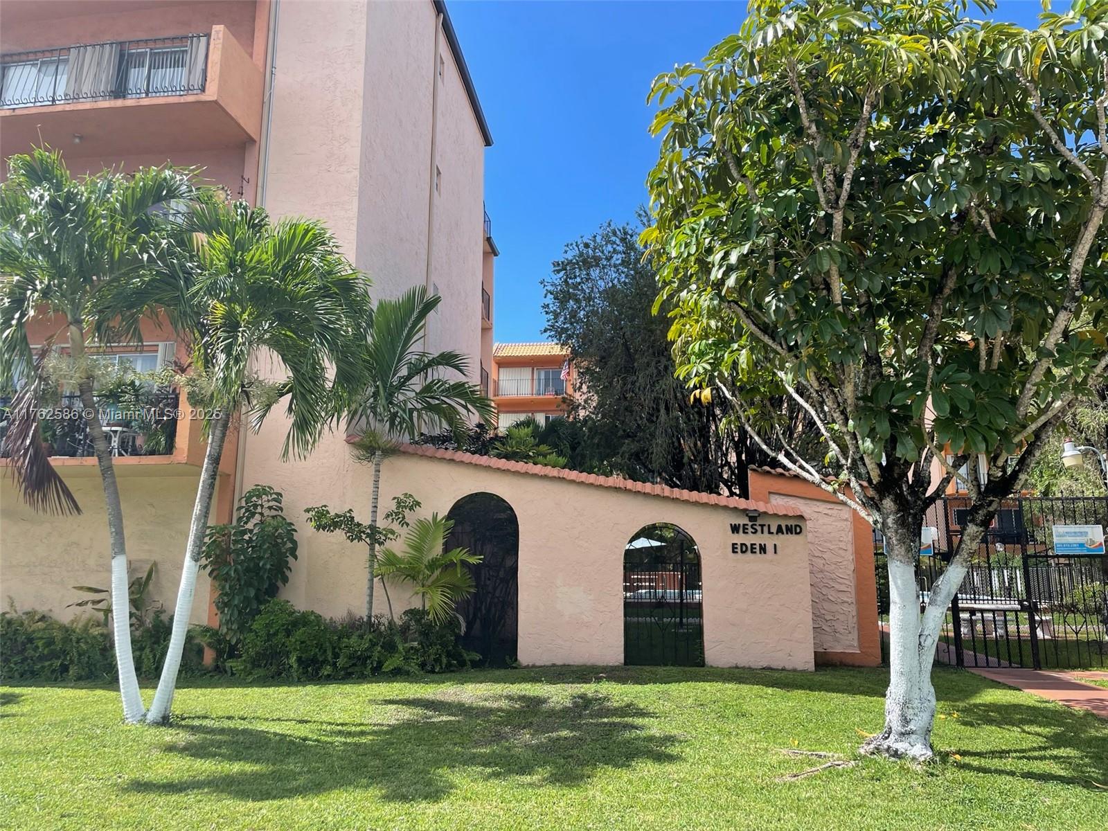 1950 W 54th St 112, Hialeah, Miami-Dade County, Florida - 2 Bedrooms  
2 Bathrooms - 