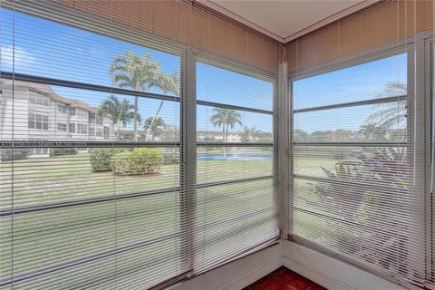 A home in Lauderdale Lakes