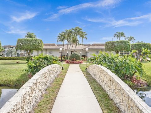 A home in Lauderdale Lakes