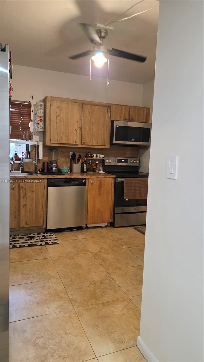 NORTHLAKE VLG AT CALIF CL - Residential Lease