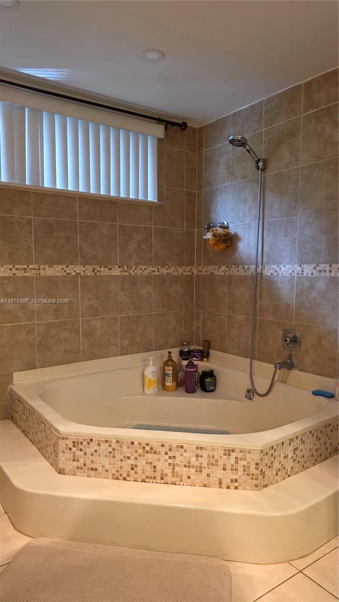 NORTHLAKE VLG AT CALIF CL - Residential Lease