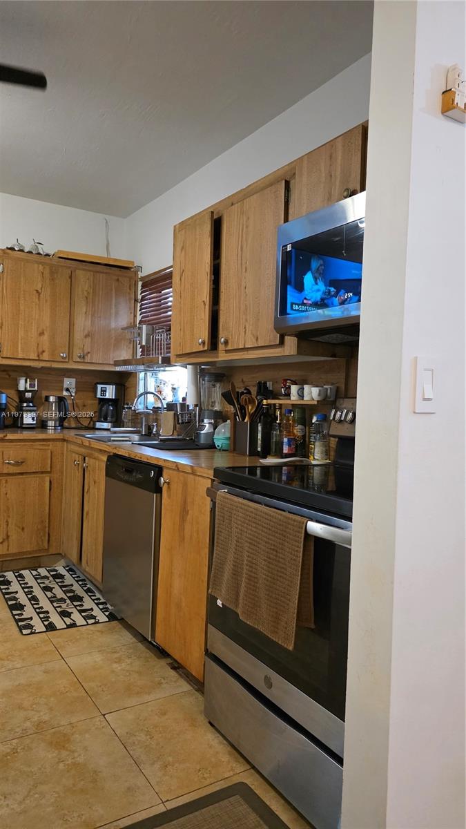 NORTHLAKE VLG AT CALIF CL - Residential Lease