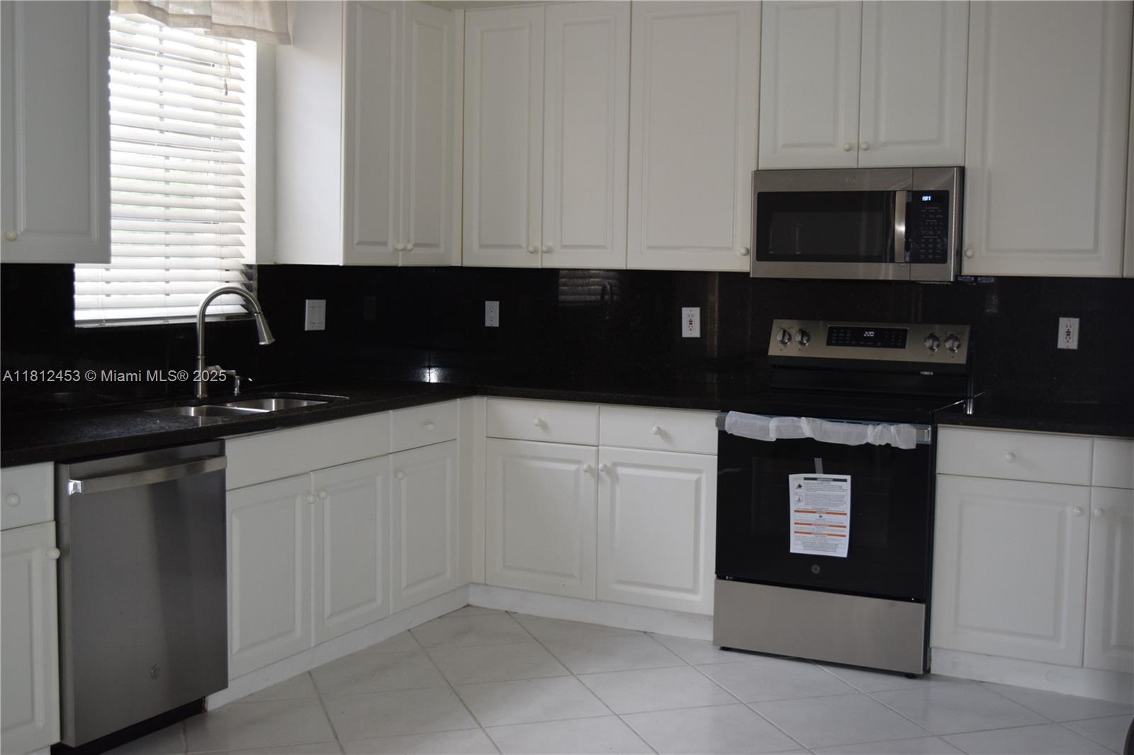 SECTOR 3 - PARCELS H I J - Residential Lease